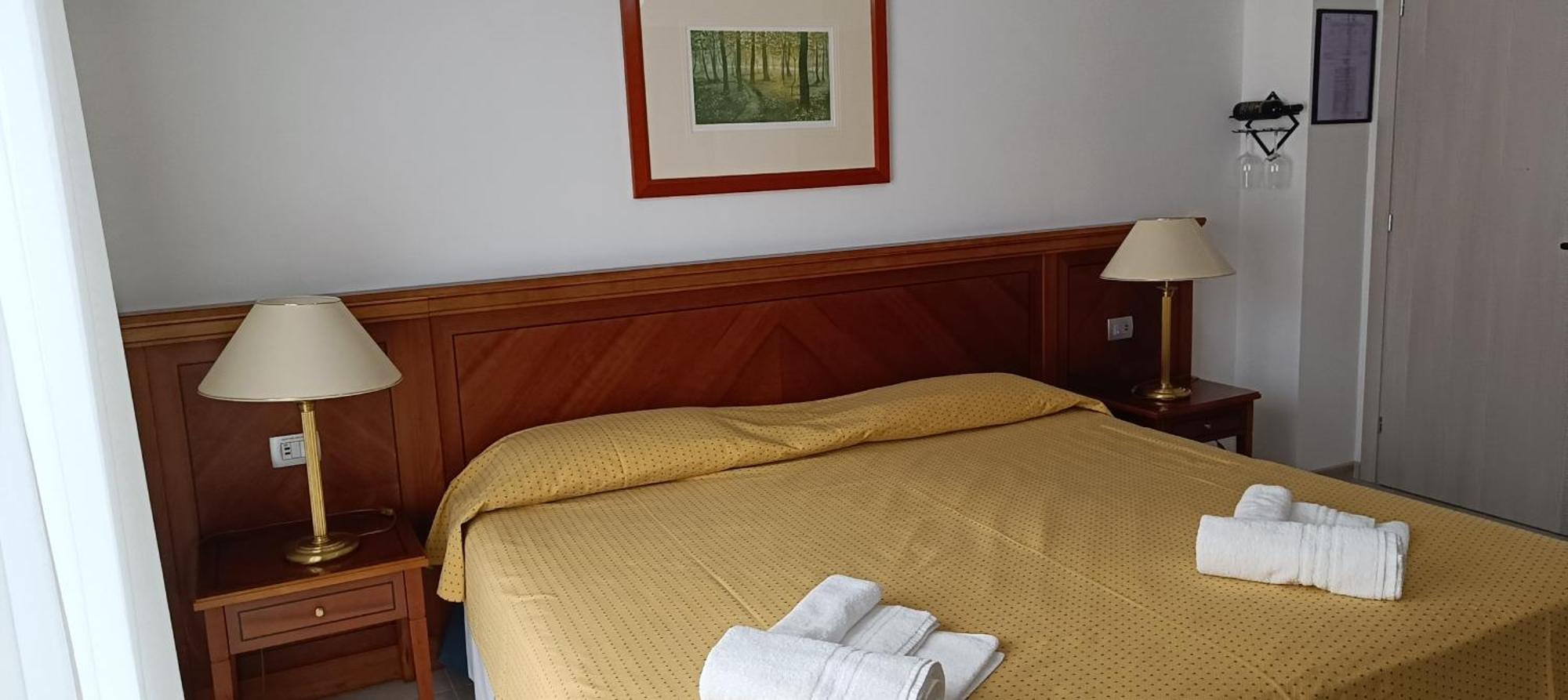 Villa Mariana Bed And Breakfast Saluzzo Bagian luar foto