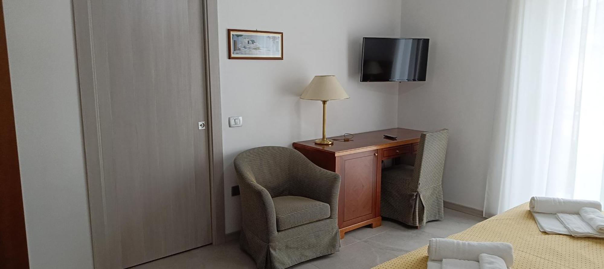 Villa Mariana Bed And Breakfast Saluzzo Bagian luar foto