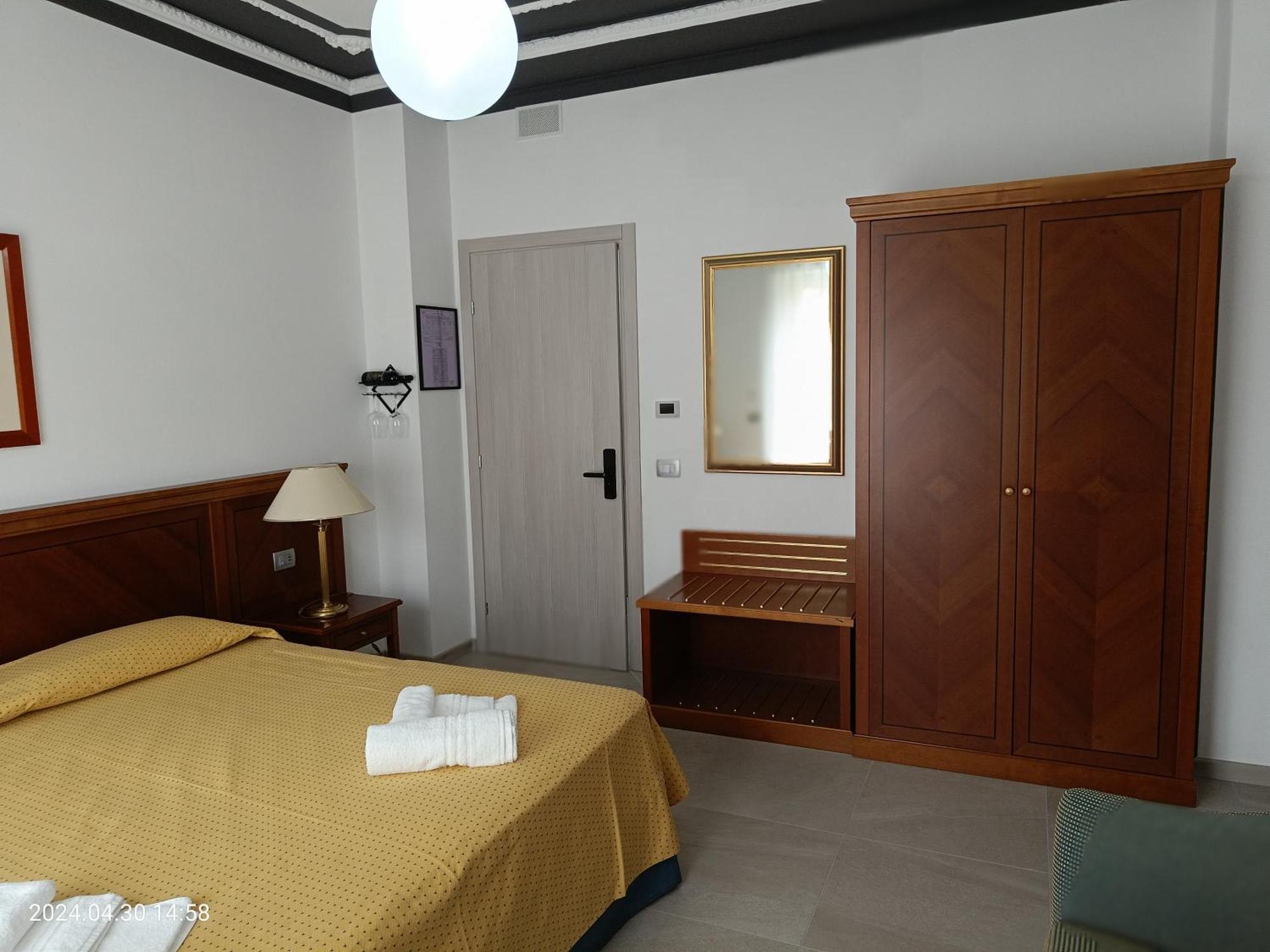 Villa Mariana Bed And Breakfast Saluzzo Bagian luar foto