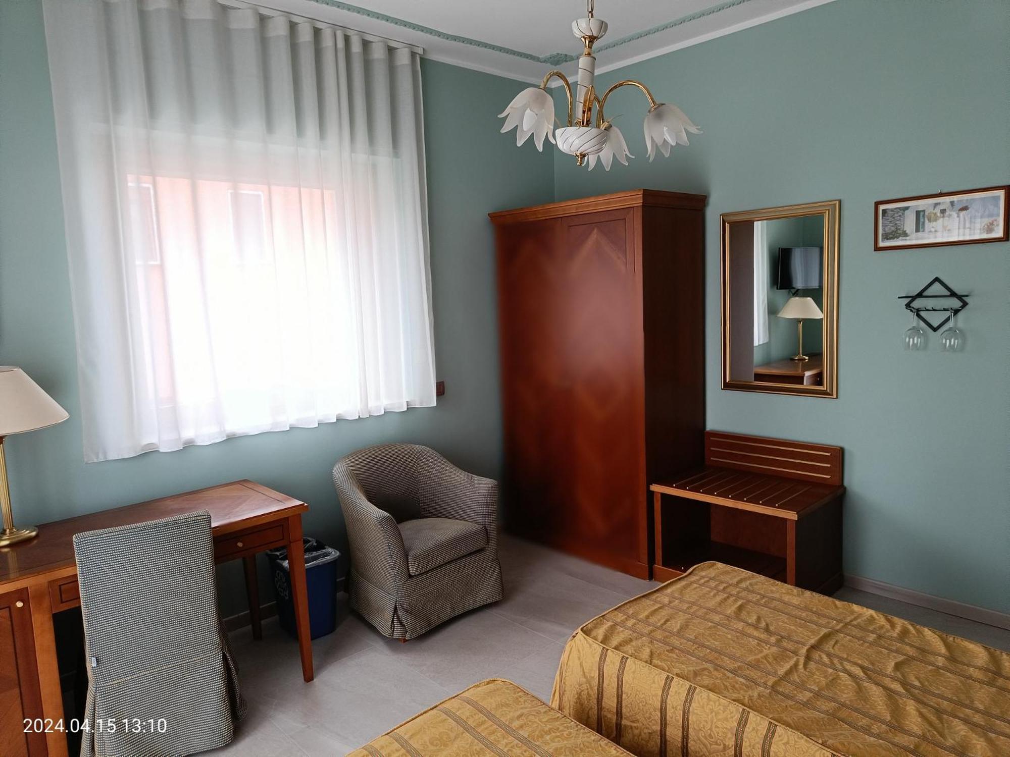 Villa Mariana Bed And Breakfast Saluzzo Bagian luar foto