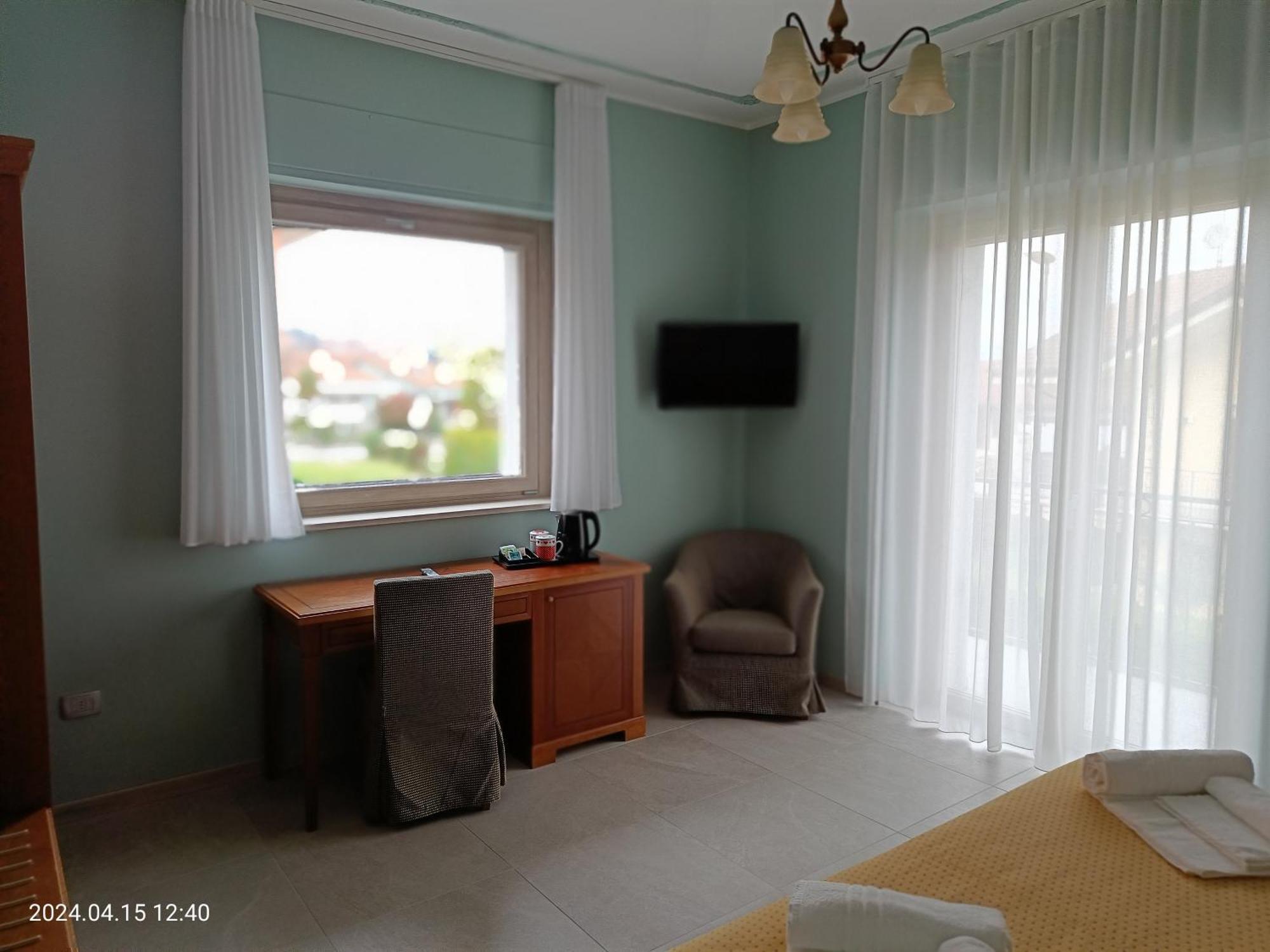 Villa Mariana Bed And Breakfast Saluzzo Bagian luar foto